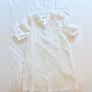 Beautiful short sleeve white dress. In good condition!